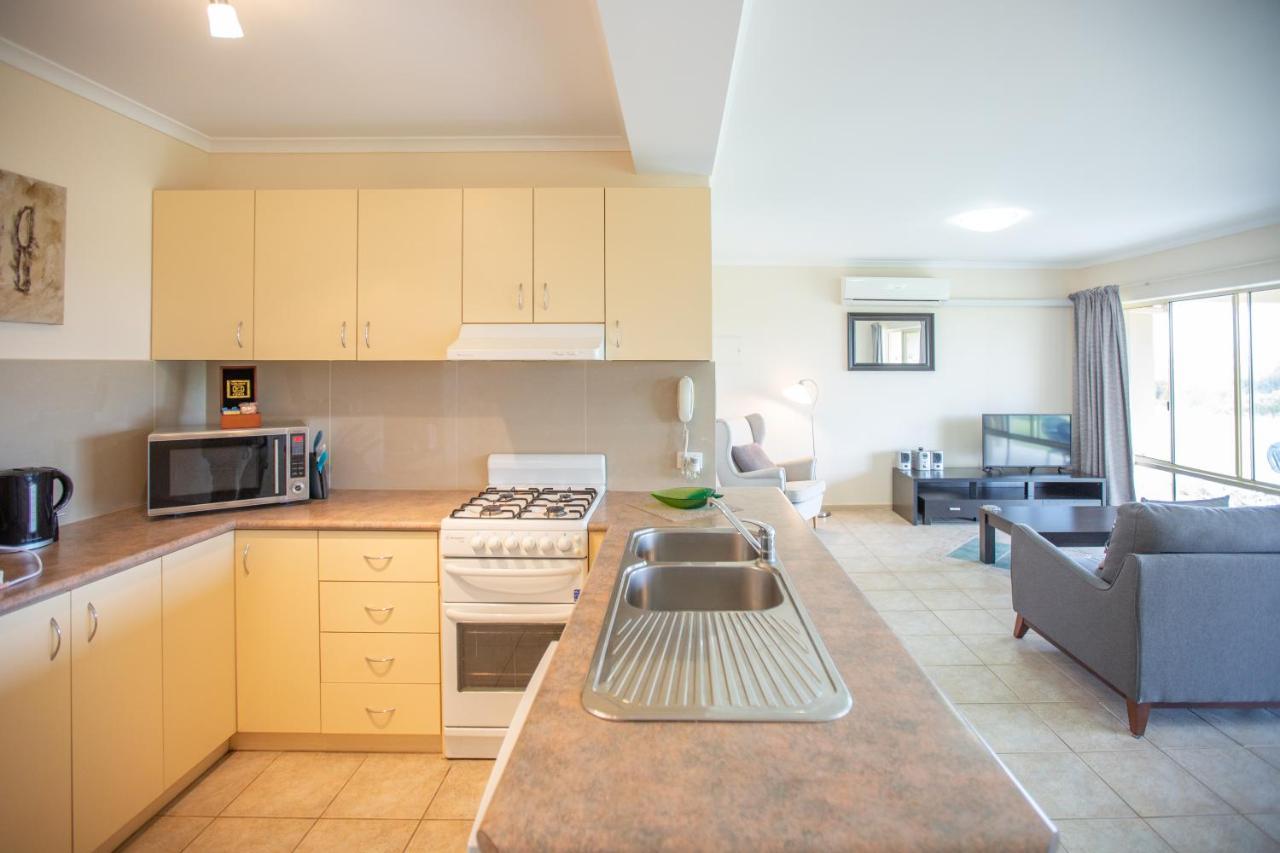 Lakeview Motel And Apartments Роб Экстерьер фото