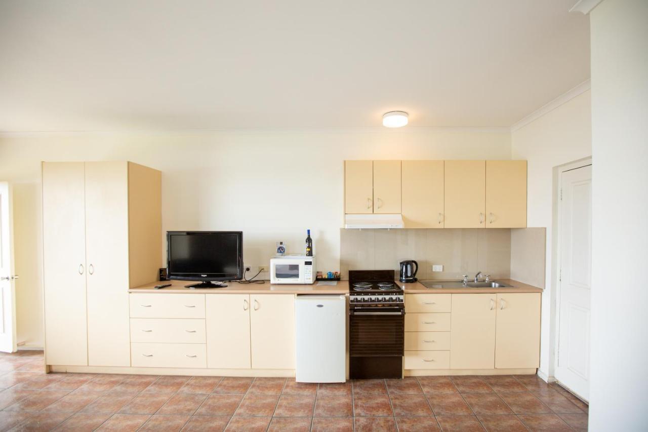 Lakeview Motel And Apartments Роб Экстерьер фото