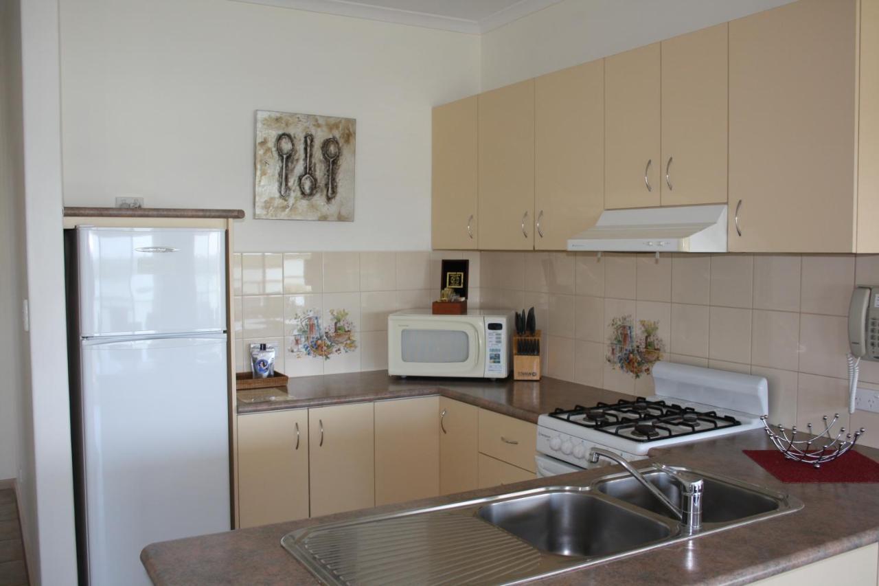 Lakeview Motel And Apartments Роб Экстерьер фото